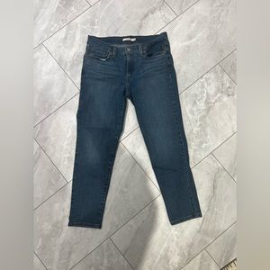 Levi’s Jeans - SIZE 28